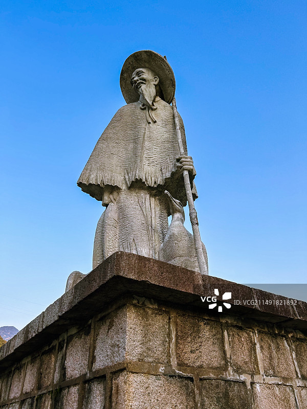 杭州市桐庐县严子陵钓台景区 江南龙门湾 渔夫雕塑图片素材