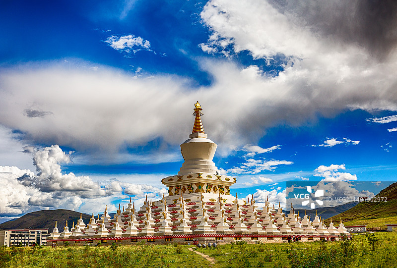 稻城尊胜塔林图片素材