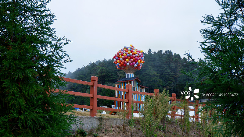 彩色气球房子图片素材