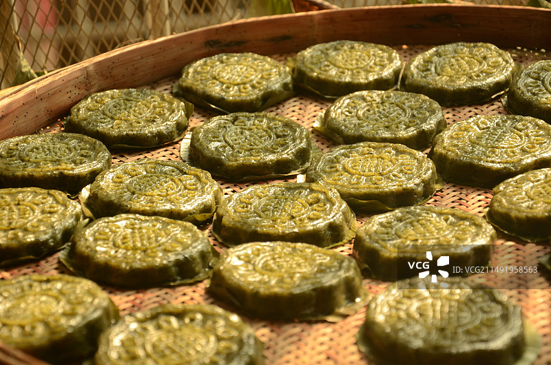 清明习俗艾叶粑粑特写妈妈味道图片素材