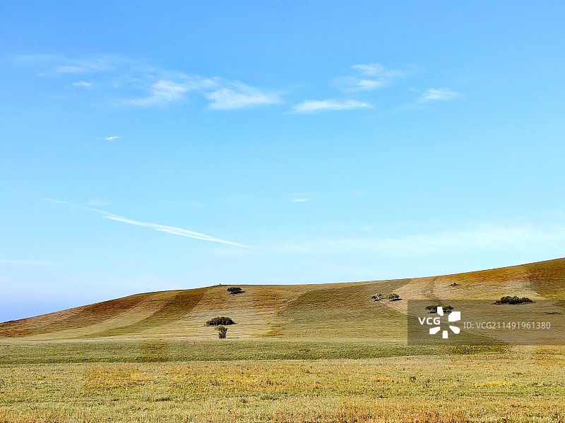 蓝天下的田野风景图片素材