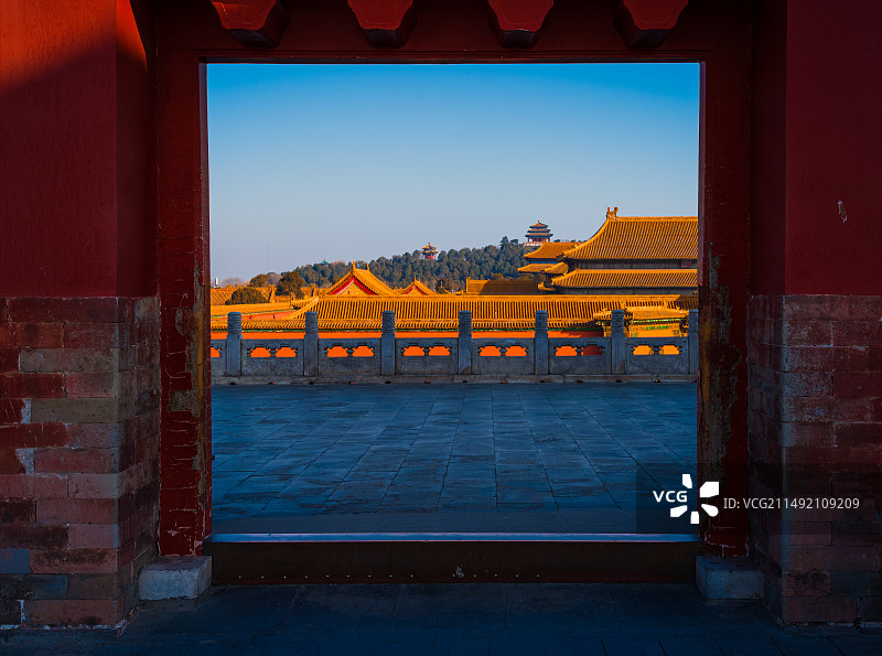 门框外的皇宫图片素材