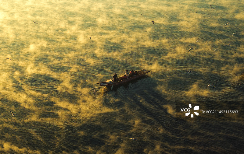 泸沽湖晨雾图片素材