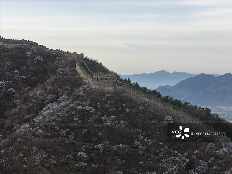 北京市春季黄花城野长城航拍视角图片素材