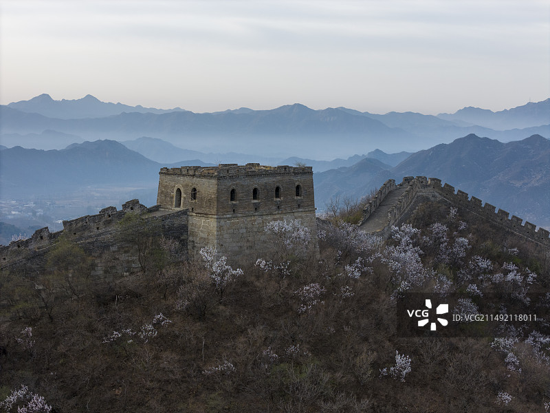 北京市春季黄花城野长城航拍视角图片素材