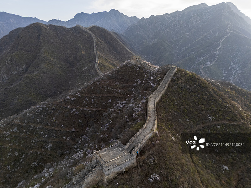 北京市春季黄花城野长城航拍视角图片素材