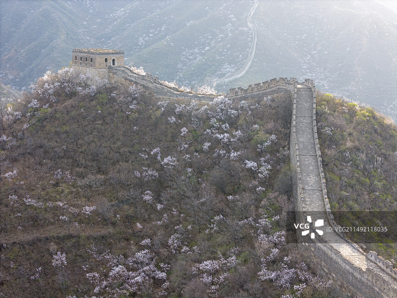 北京市春季黄花城野长城航拍视角图片素材