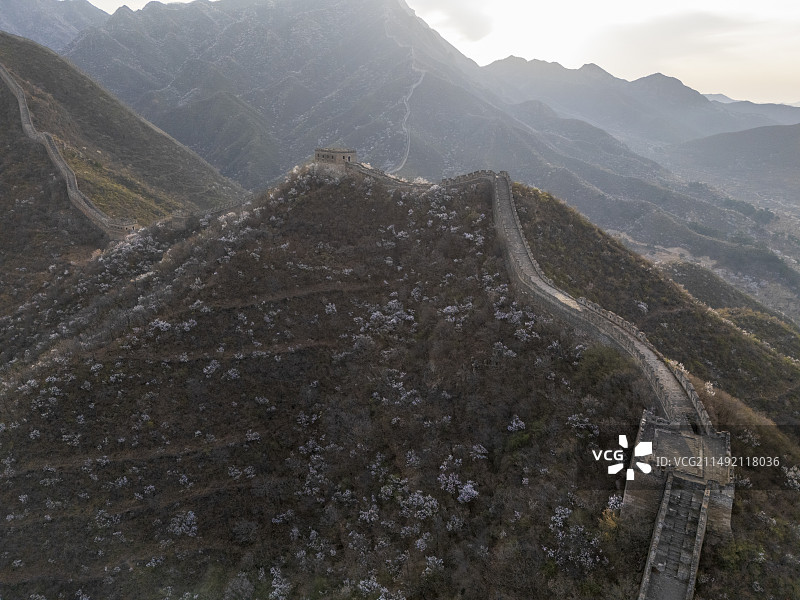 北京市春季黄花城野长城航拍视角图片素材