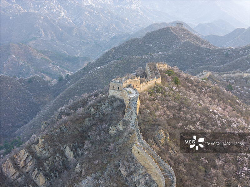 北京市春季黄花城野长城航拍视角图片素材