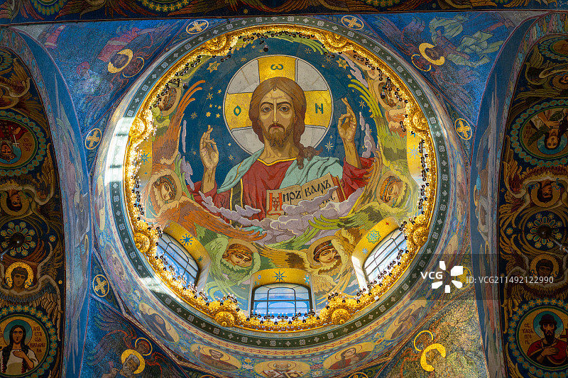 俄罗斯圣彼得堡滴血大教堂室内金碧辉煌屋顶图片素材