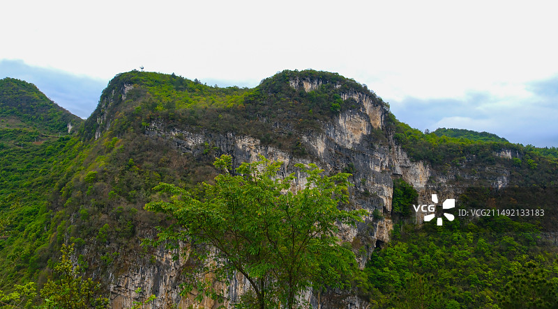 中国贵州贵阳清镇市暗流镇风光，贵州贵阳清镇暗流河风景区风光，峡谷风光，喀斯特地貌风光，梯田，村庄，春图片素材