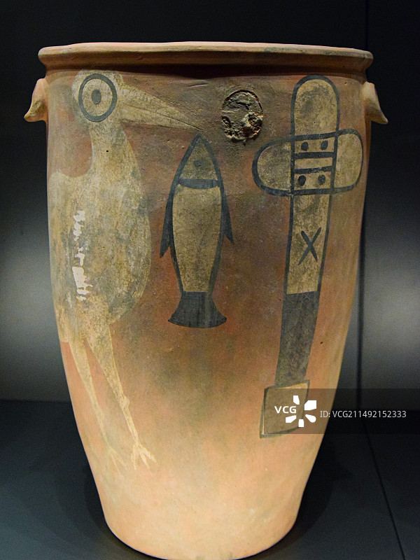 三门峡庙底沟仰韶文化鹳鱼石斧彩陶缸图片素材