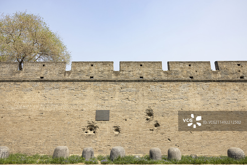 北京宛平城墙七七事变日军炮轰宛平城弹坑遗址图片素材