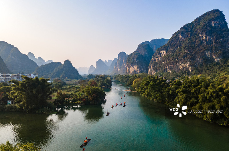 中国广西桂林阳朔十里画廊遇龙河竹筏漂流航拍图片素材