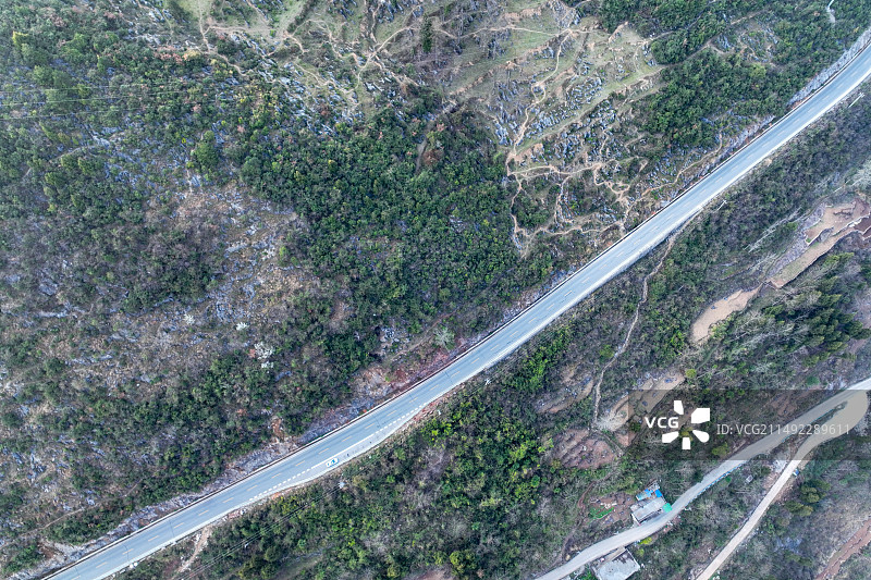 俯拍下的公路风光图片素材