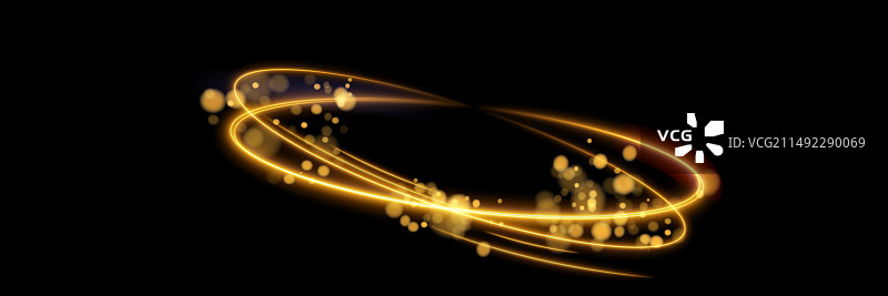 森林中的魔法早晨，阳光穿过薄雾图片素材