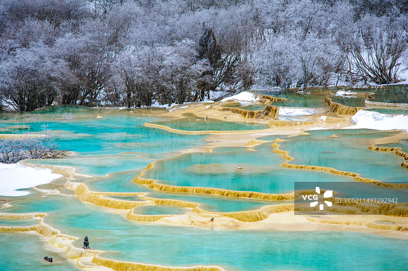 冬天的四川黄龙风景名胜区五彩池图片素材