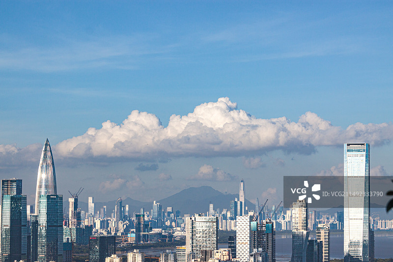 南山俯瞰深圳天际线图片素材