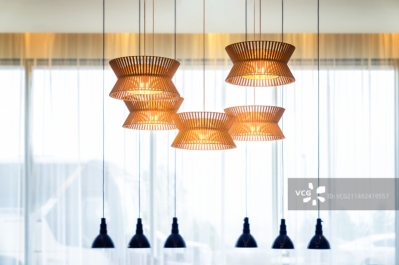 温馨雅致的吊灯图片素材