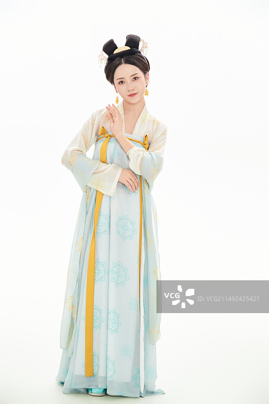 白色背景下穿着中国唐朝服饰的少女图片素材