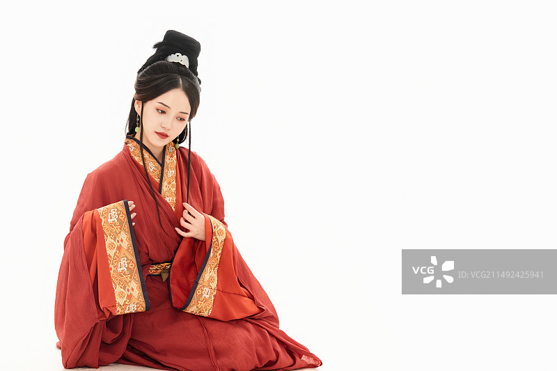 白色背景下穿着中国春秋战国时代服饰的少女 白色背景下穿着中国春秋战国时代服饰的少女图片素材