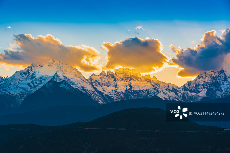 中国云南迪庆州梅里雪山景观图片素材