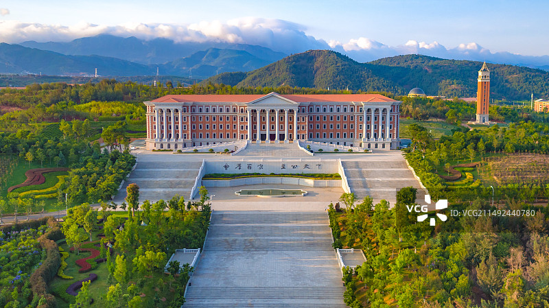 昆明云南大学呈贡校区综合馆图片素材