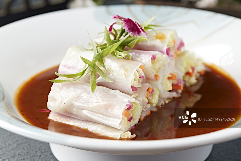 捞汁蔬菜肠粉卷图片素材