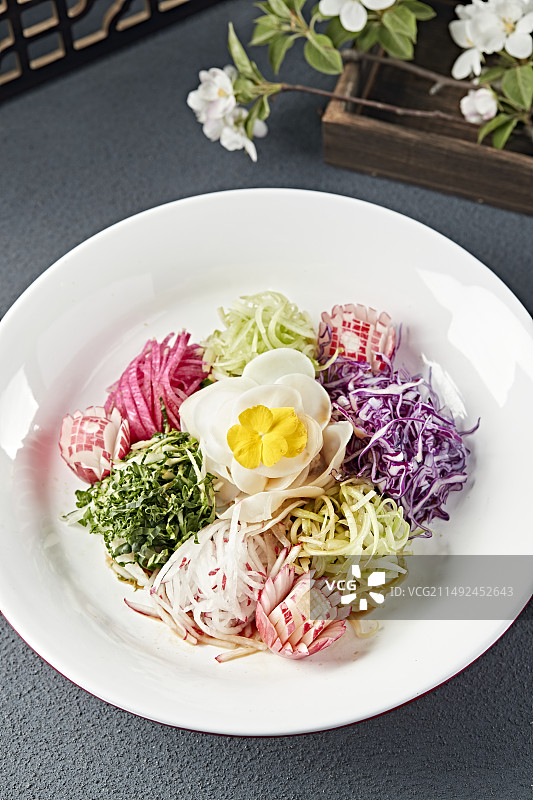 浇汁时蔬山药大拉皮图片素材