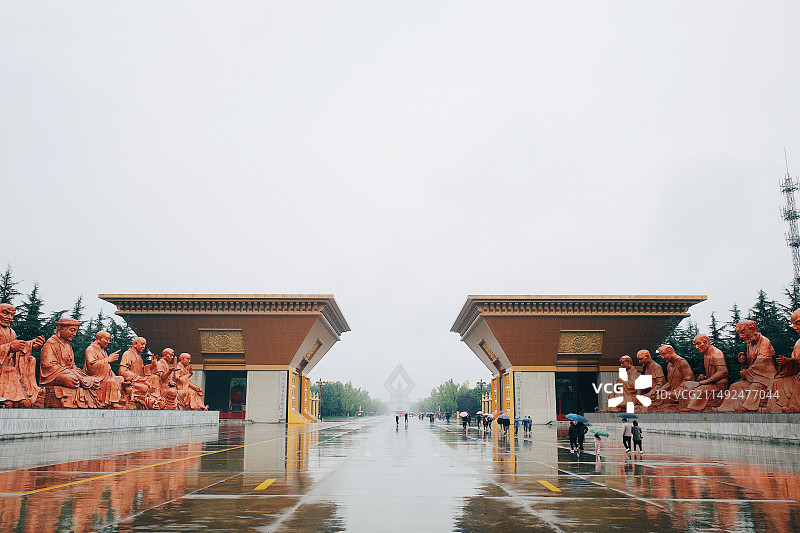 陕西省宝鸡市法门寺十八罗汉和鼓楼图片素材