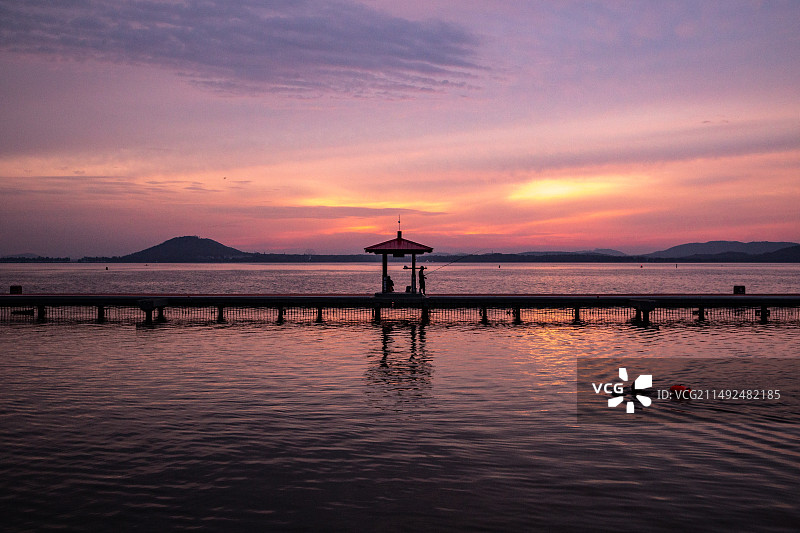 东湖听涛游泳场日出图片素材