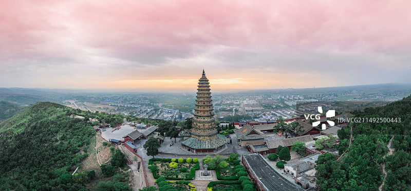 山西省洪桐县广胜寺飞虹塔晚霞风光（航拍）图片素材