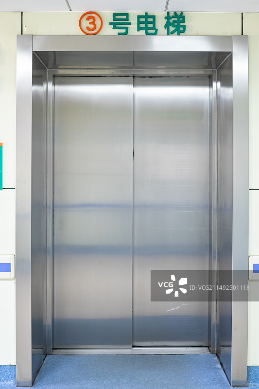 中国公共建筑直梯拍摄主题，电梯上的按钮和数字，室内无人图像摄影图片素材