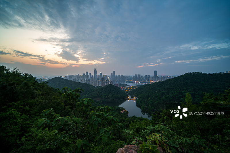 从长沙桃花岭看长沙梅溪湖图片素材