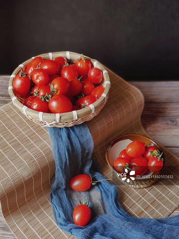 桌上小西红柿特写镜头图片素材