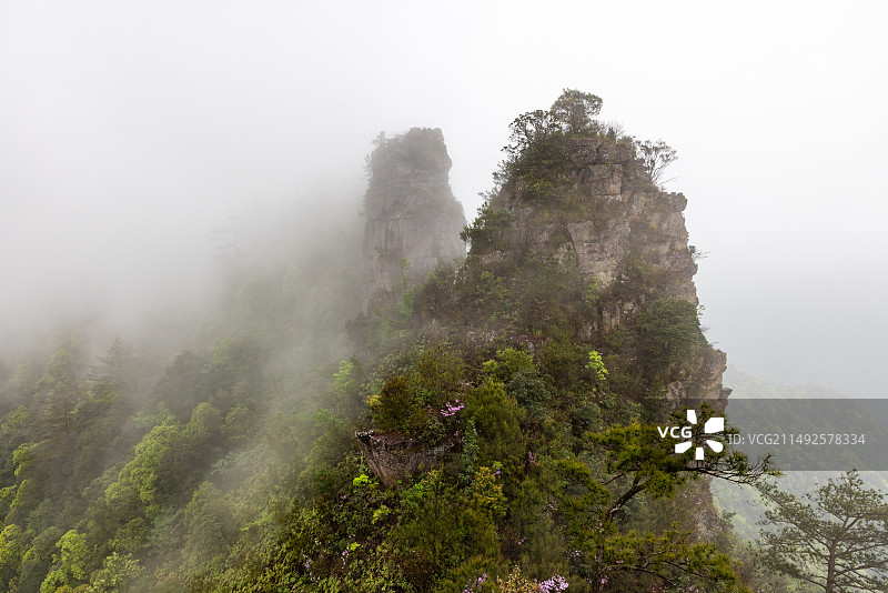 广西金秀圣堂山南山丹霞险峰雾海景观图片素材