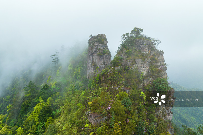 广西金秀圣堂山南山丹霞险峰雾海景观图片素材