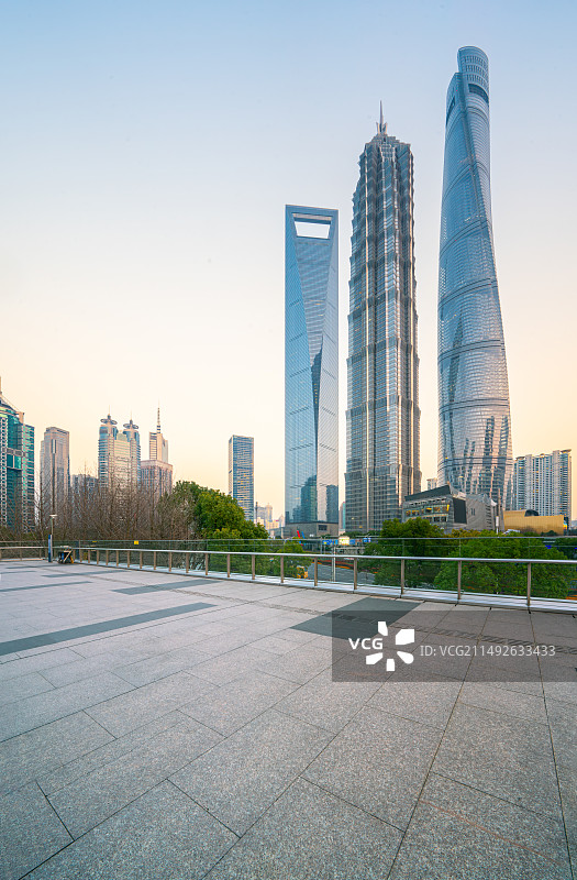 傍晚时分上海陆家嘴高楼大厦拍摄图片素材