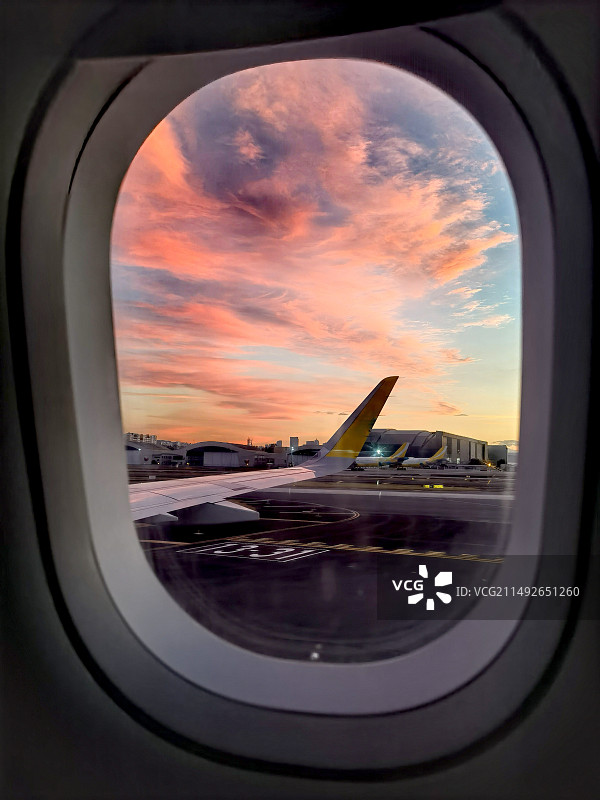 飞机日出图片素材