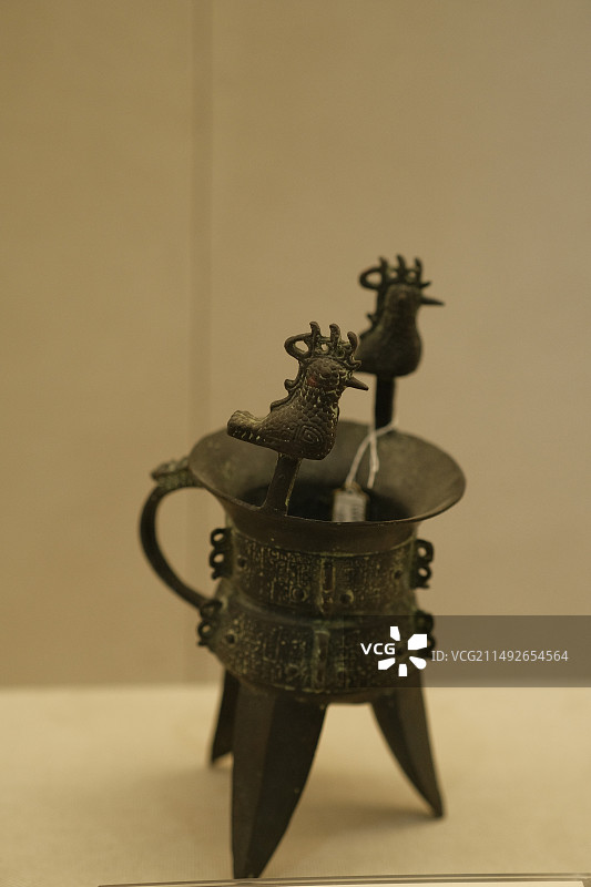 博物馆展品青铜器酒杯图片素材