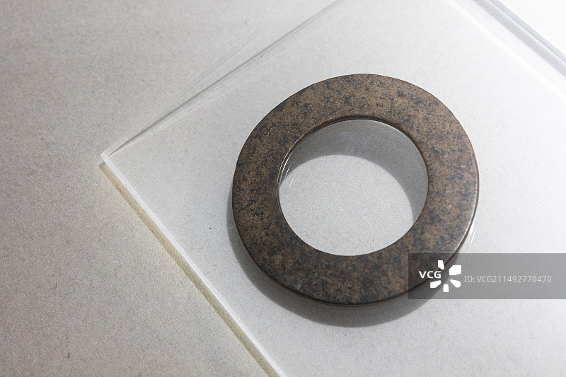 上海松江博物馆展出文物战国青玉环图片素材