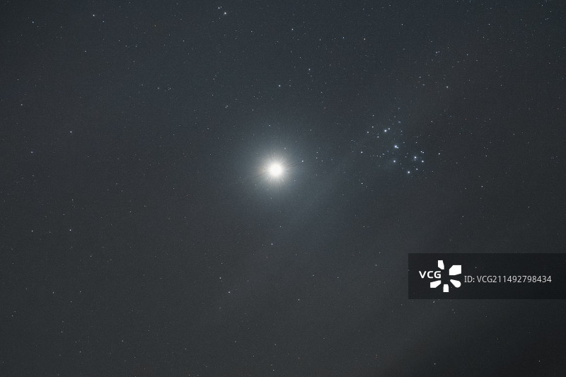 金星伴昴星团图片素材