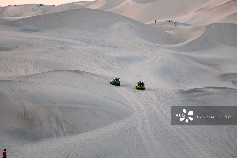 沙漠越野图片素材