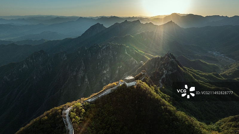 暮色苍茫中的箭扣长城图片素材