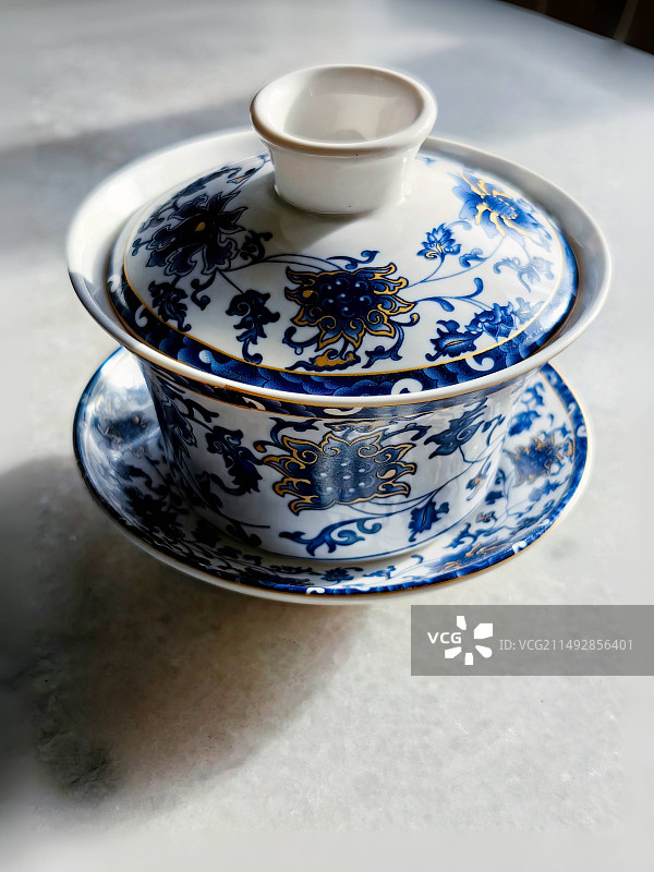 大碗茶的高角度特写视图图片素材