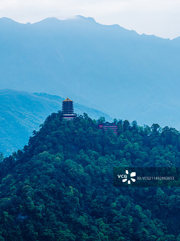 青城山景区航拍，龙门山脉与老君阁图片素材
