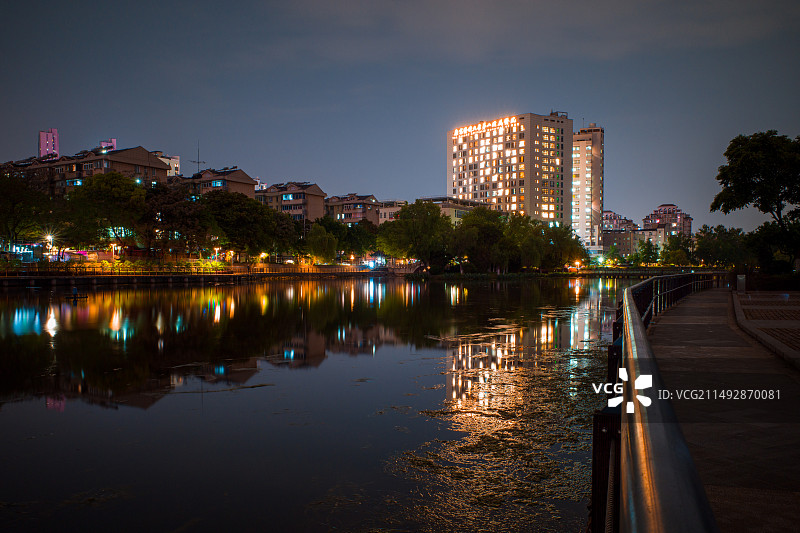 小桃园夜景图片素材