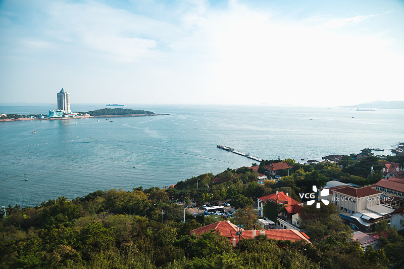 青岛东海大酒店及游船码头全景图片素材