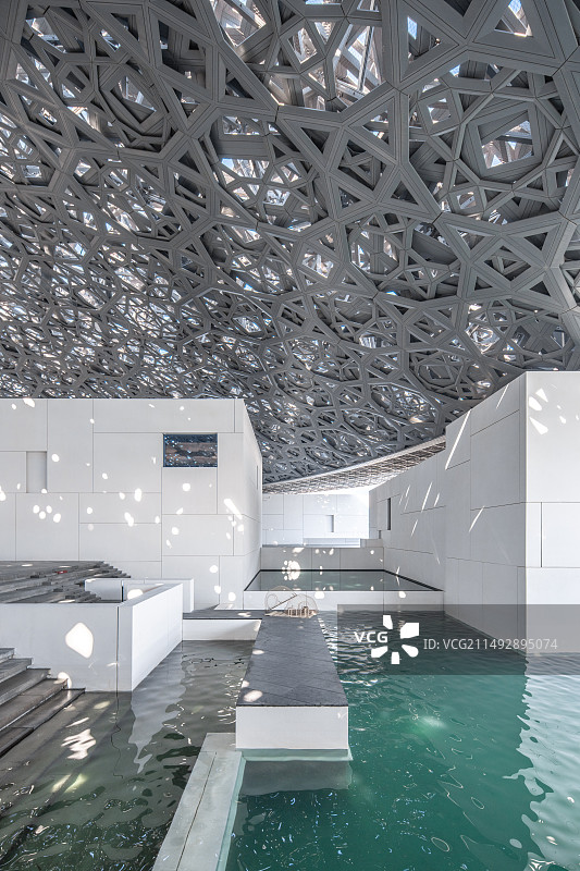 阿联酋阿布扎比卢浮宫建筑外立面白昼风光图片素材