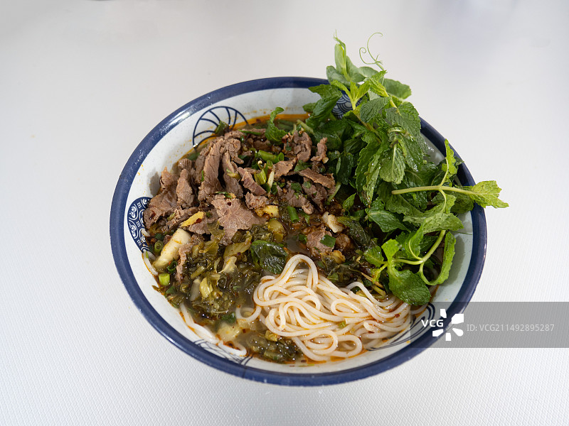 西双版纳特色美食撒撇牛肉米线图片素材
